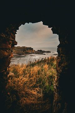 Doorkijk naar de kust van Schotland van Bas Potman