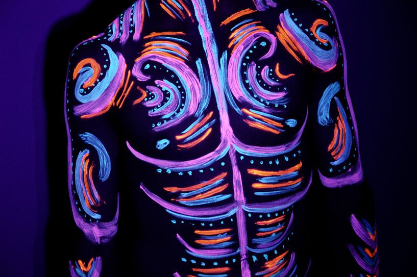 Neon blacklight man van Dustin Musch