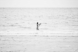 Planche à voile féminine - Photographie en noir et blanc sur VenVision Art