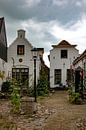 Knus, pittoresk hofje op Texel (Den Burg) van Anne Ponsen thumbnail