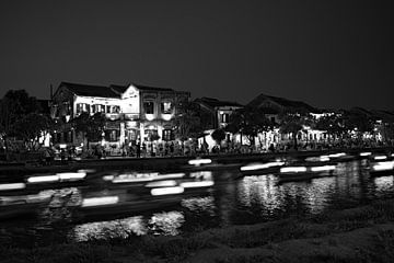 Hoi An by night in black and white by Frank Photos