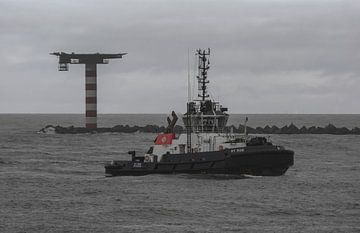 Sleepboot vaart op de Nieuwe Waterweg. van scheepskijkerhavenfotografie