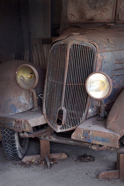 Roestige oude licht vrachtwagen uit 1930 van Imladris Images