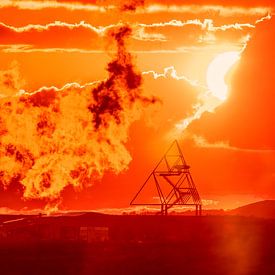 Tétraèdre dans un coucher de soleil spectaculaire sur LICHTERKISTE