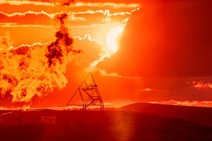 Tetraeder im dramatischen Sonnenuntergang