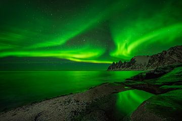 Aurora over Tugeneset by Wojciech Kruczynski