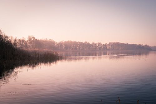 Ochtend stilte aan het water