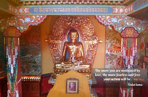 Buddha in Norbulenka instituut sur Misja Vermeulen