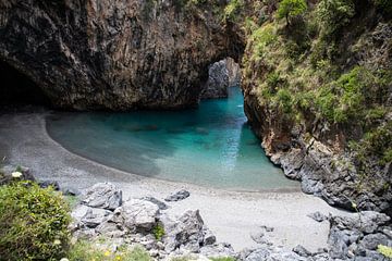 Strand einer Grotte, Bucht, Region Salerno, Italien von Fotos by Jan Wehnert