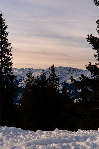 sunrise over the snowy mountains by Fotograaf Elise