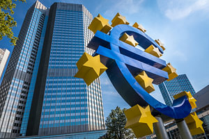Euro-Skulptur vor dem Euro-Tower, Frankfurt