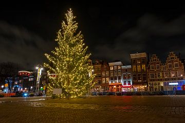 Nieuwmarkt in Amsterdam met kerstmis bij zonsondergang van Eye on You