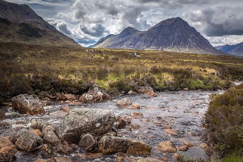De rivier de Etive met de bergketen Buachaille Etive Mòr, Rannoch Moor