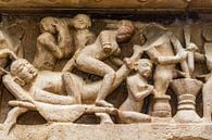 Khajurao - Lakshmana  tempel, erotisch relief - 1 van Theo Molenaar thumbnail