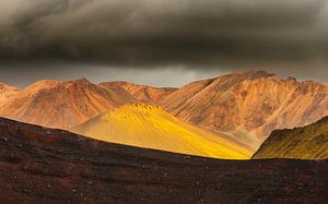 Landschap met vulkaan op IJsland van Chris Stenger