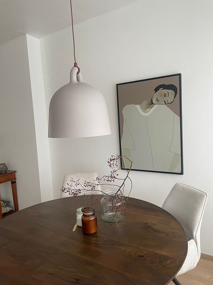 Modernes Porträt "Rest" in neutralen Farbtönen  von Carla Van Iersel 