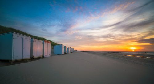 Zonsondergang strandhuisjes Oostkapelle