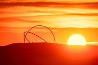 Horizon-observatorium op de stortplaats van Hoheward bij zonsondergang