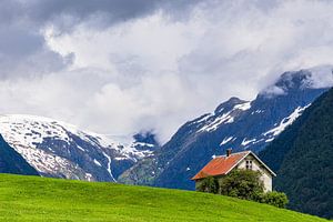 Landschaft mit Holzhütte in Fjærland, Norwegen
