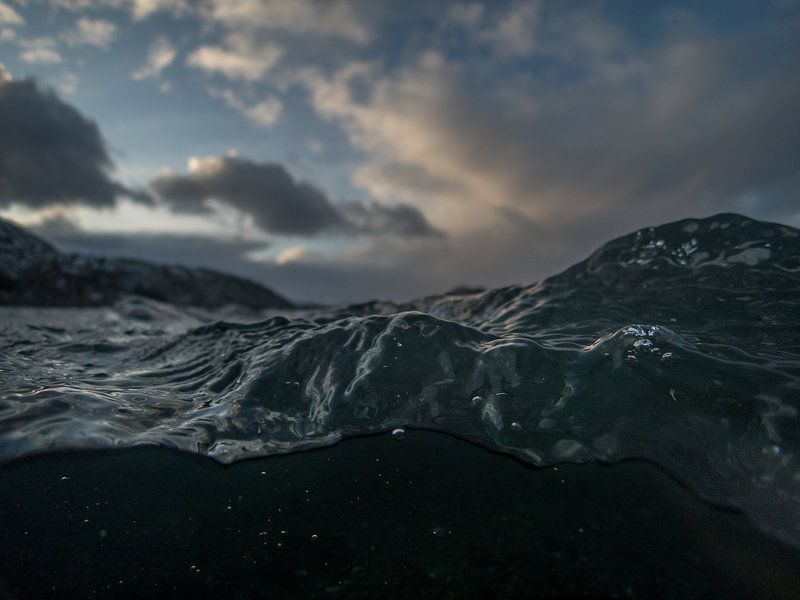 Golven aan de Noorse kust van Heleen Middel