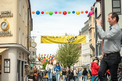 Zomerlantaarns in de voetgangerszone Kempten im Allgäu