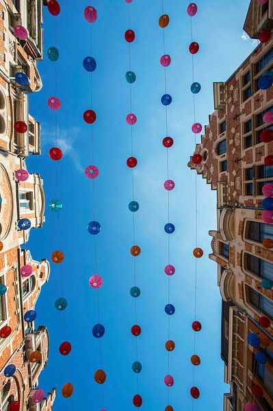 Leuven , lampionnen in het centrum. van Blond Beeld