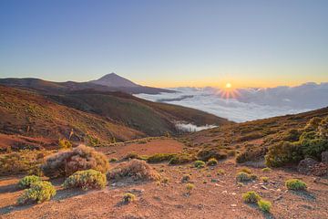 Zonsondergang op Tenerife met uitzicht op de Teide van Michael Valjak