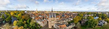 Vue aérienne de la ville de Zwolle à la Sassenpoort par une belle journée d'automne sur Sjoerd van der Wal Photographie