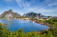 Schilderachtig Lofoten Reine in Noorwegen van Hilda Weges thumbnail