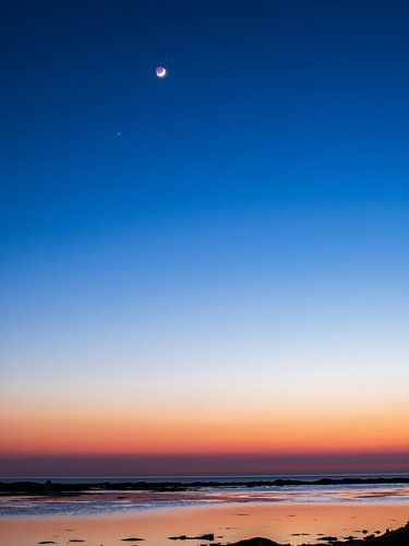 De Maan Schijnt Boven Het Kanaal