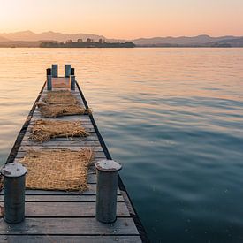 Zonsondergang aan de oevers van West Lake van Niek Wittenberg