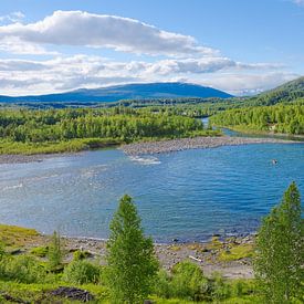 Scandinavische charme - de rivier Målselva in Noord-Noorwegen van Gisela Scheffbuch