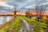 Windmolen in Nederlands landschap tijdens zonsondergang in Abcoude van Jan van Dasler thumbnail