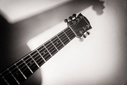 Schaduwspel Hohner gitaar ll