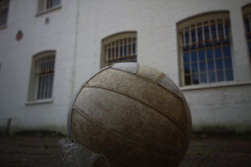 Achtergebleven voetbal in gevangenis