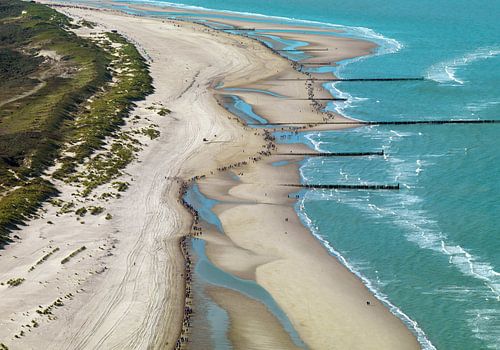 Wandelmarathon onderdeel van de Zeeland kustmarathon op het strand van Walcheren.