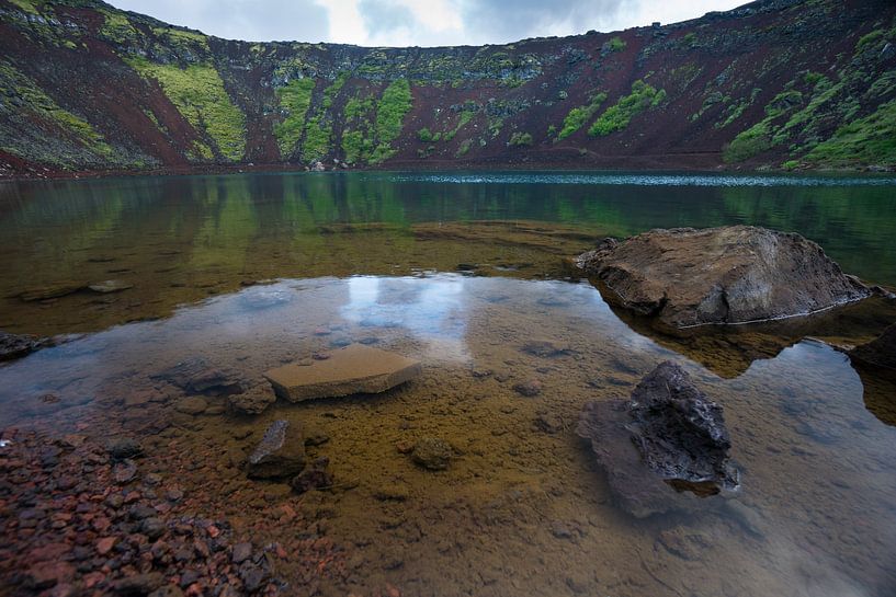 Island - Klares blaues Wasser am Kratersee Kerid von adventure-photos