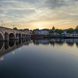 Oude brug Maastricht Sunset van Danny Bartels