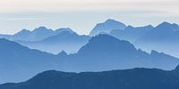 Berglandschaft "Die blauen Berge" von Coen Weesjes Miniaturansicht