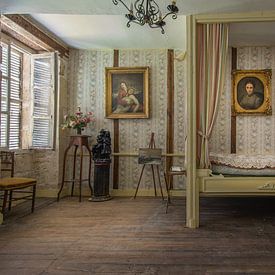 Hemelse slaapkamer van een verlaten chateau van Joeri Van den bremt