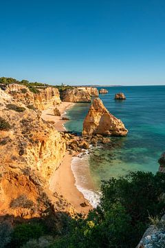 wunderschöner Strand Praia da Marinha an den Algarve Portugals von Leo Schindzielorz