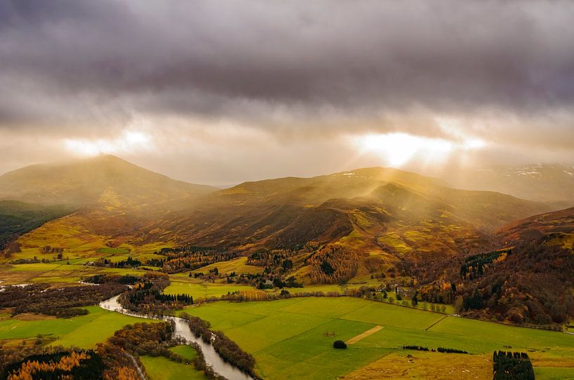 Uitzicht over de vallei van de rivier de Tummel in de Schotse Hooglanden van Sjoerd van der Wal Fotografie