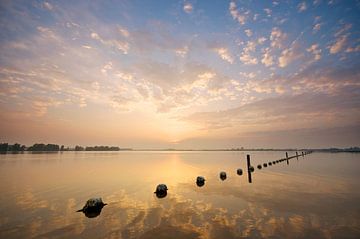 Sonnenuntergang über dem Valkenburger See von Martijn van der Nat