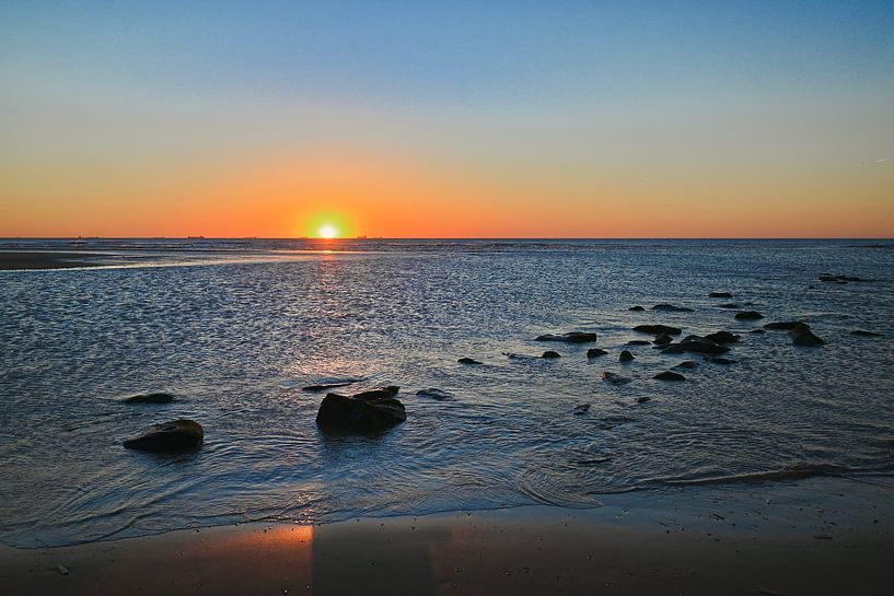 Sonnenuntergang am Outlet Katwijk aan Zee. von Peter van Rijn
