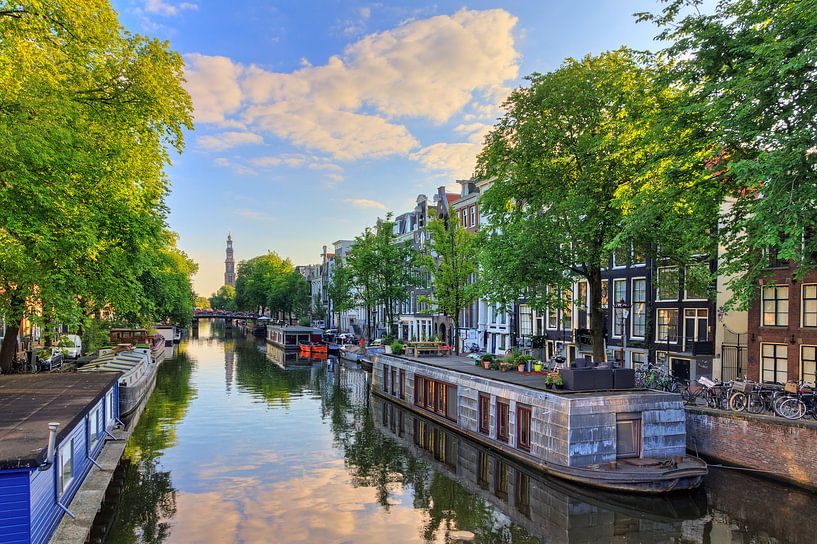 Prinsengracht avec péniches et Westerkerk par Dennis van de Water