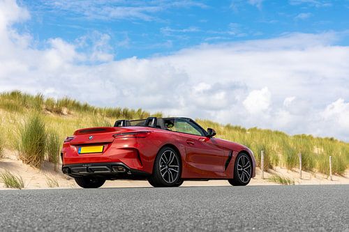 Een zonnige foto van een BMW Z4