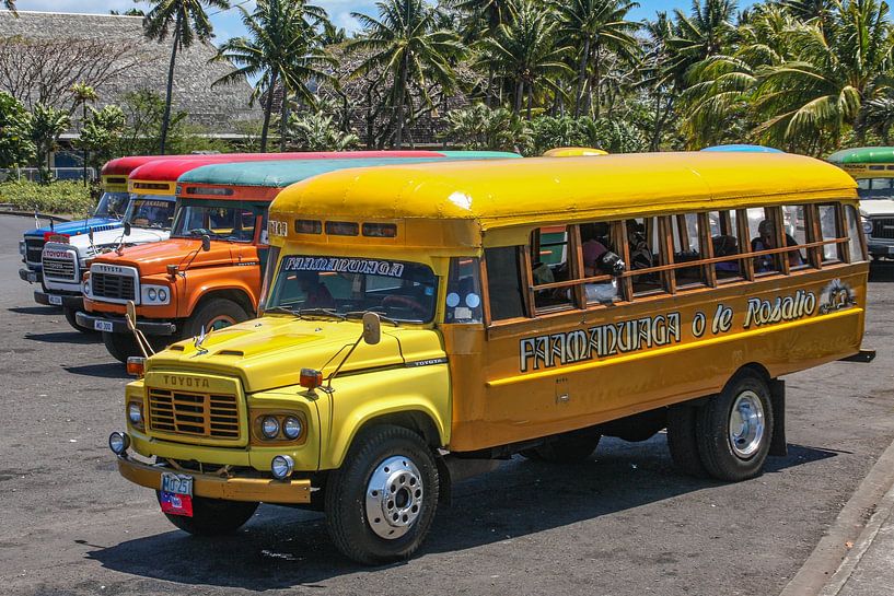 Colourful busses in Samoa by Erwin Blekkenhorst