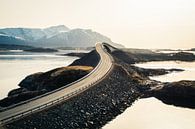 Atlantic Ocean Road in Noorwegen van Dayenne van Peperstraten thumbnail
