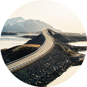 Atlantic Ocean Road in Noorwegen van Dayenne van Peperstraten