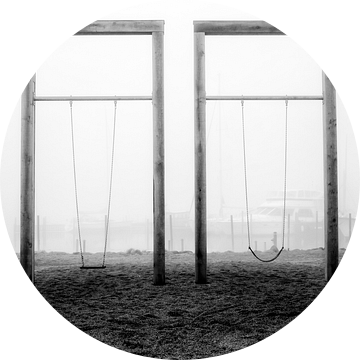 Schommels op het plein van Heiko Westphalen